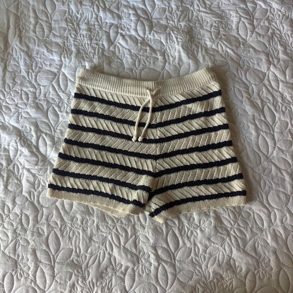 Aerie Women's Cream and White Shorts
